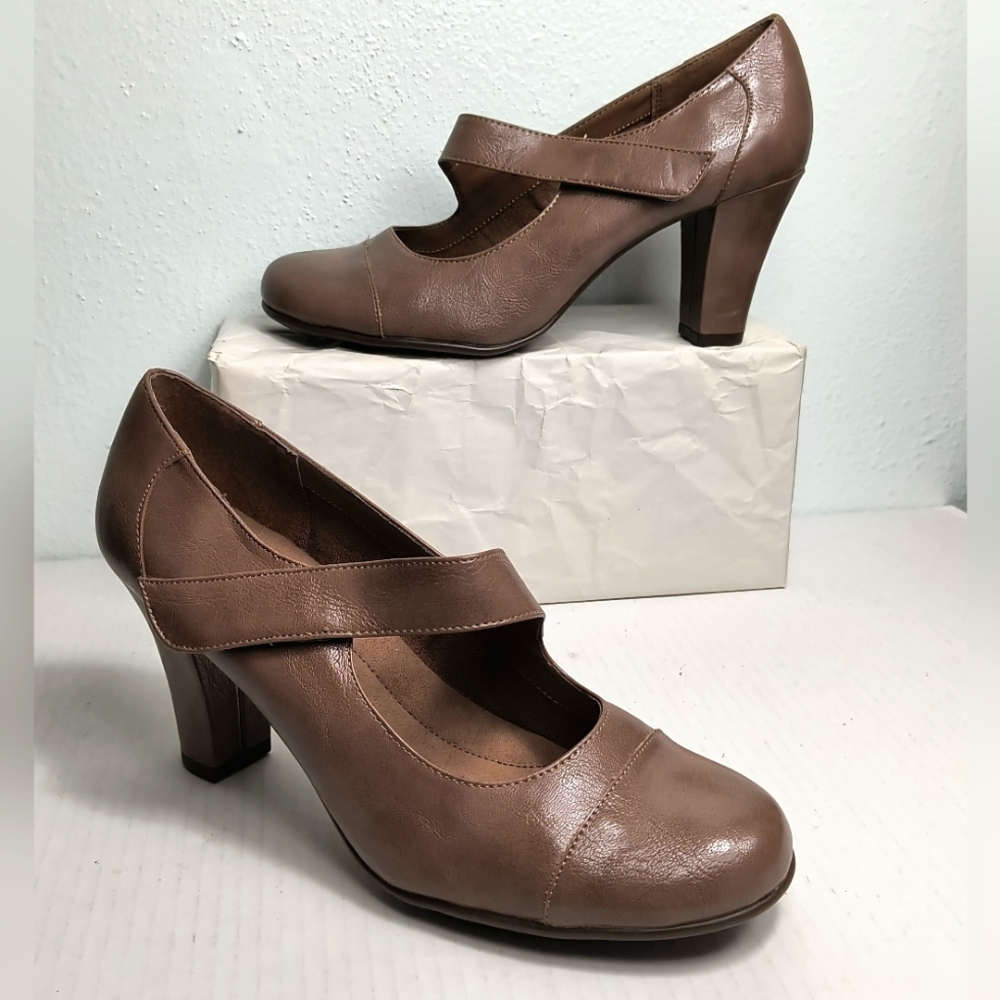 A2 By Aerosoles Size 11 Mary Jane Stone Chunky Heel Pumps  Heel Rest